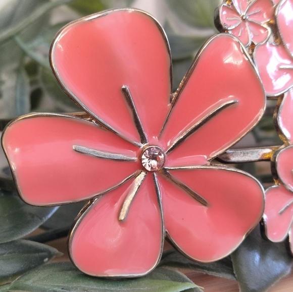 💎3/30💎 Floral Statement Bracelet - Picture 3 of 8